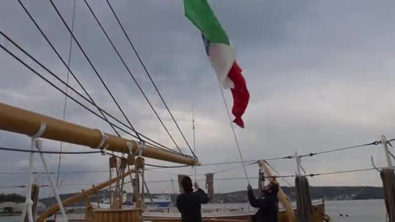 Amerigo Vespucci, la nave arriva a Venezia: l'applauso prima dell'ormeggio