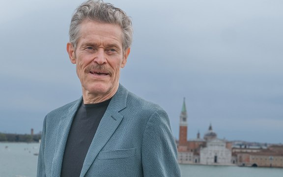 Willem Dafoe presenta la sua prima Biennale Teatro: «Ognuno troverà la propria emozione»