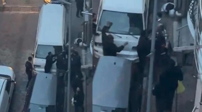 Kağıthane’de park yeri kavgası kamerada; araçtan inip tekme tokat saldırdı