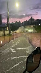 Tubulação rompe, transforma marginal da BR-101 em rio e interdita trânsito