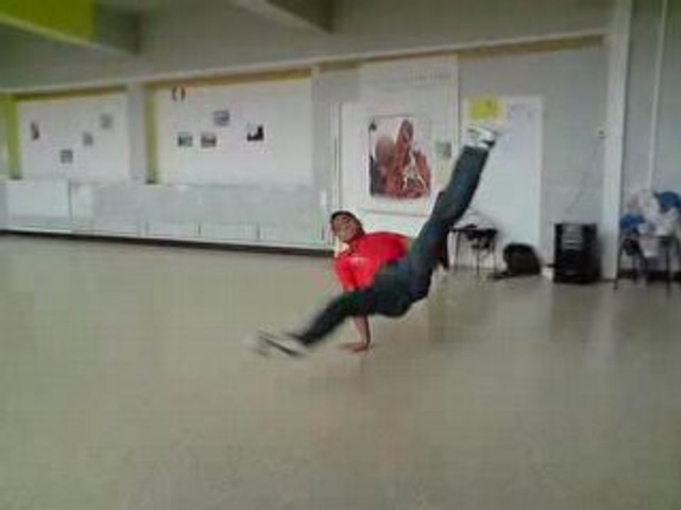 MJC BREAK DANCE FREESTYLE !! By RachtOn-07.SkY !!