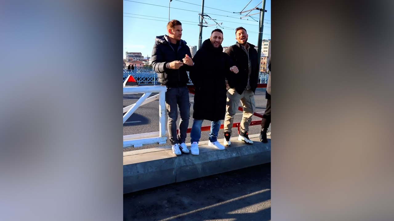 Dünyaca ünlü grup, Galata Köprüsü'nde şarkı söyledi