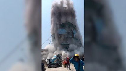 Caía de un edificio en Bangkok tras el terremoto