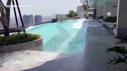 Myanmar'da meydana gelen şiddetli deprem esnasında havuzda korkutan görüntü