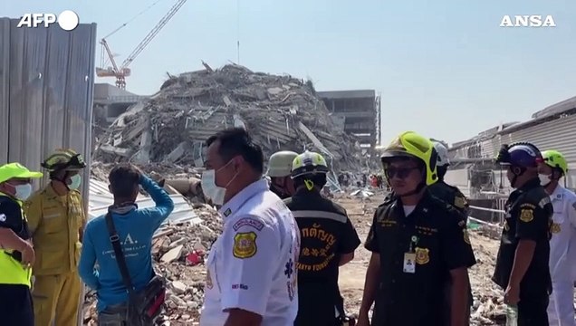 Crollo del grattacielo a Bangkok, si cercano i dispersi sotto le macerie