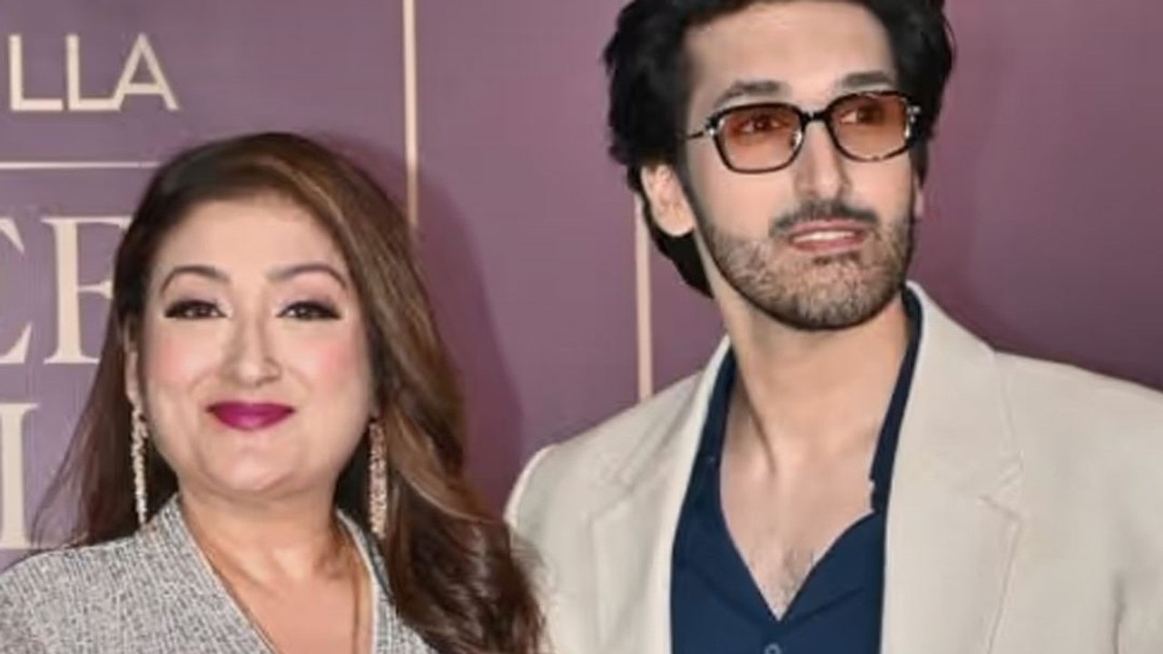 तलाक की खबरों के बीच अकेले दिखीं Sunita Ahuja!