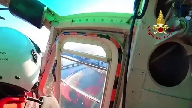 La tragedia del bus nel Po vista dall'elicottero dei vigili del fuoco