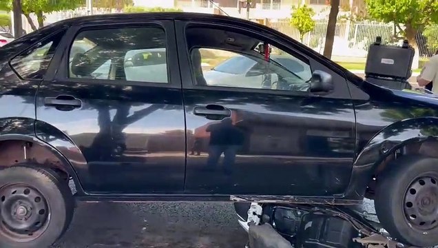 Motociclista sem CNH sofre fratura na perna após acidente em Umuarama