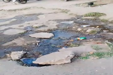 पाइपलाइन से व्यर्थ ही बह रहा पानी