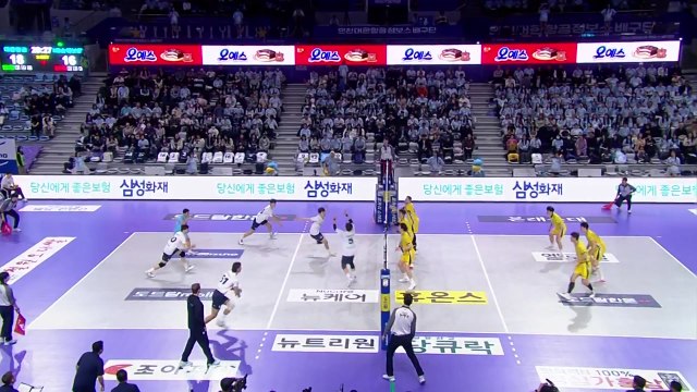 '러셀 22득점 맹활약' 대한항공 완승...PO 승부 원점 / YTN