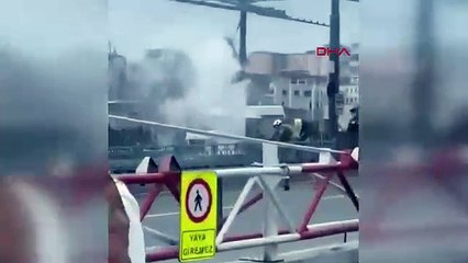 Galata Köprüsü'nde elektrik kutularında yangın çıktı, tramvay seferleri durdu!