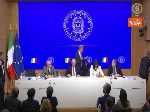 Migranti, Piantedosi: Immediata riattivazione Cpr a Gjader, in Albania