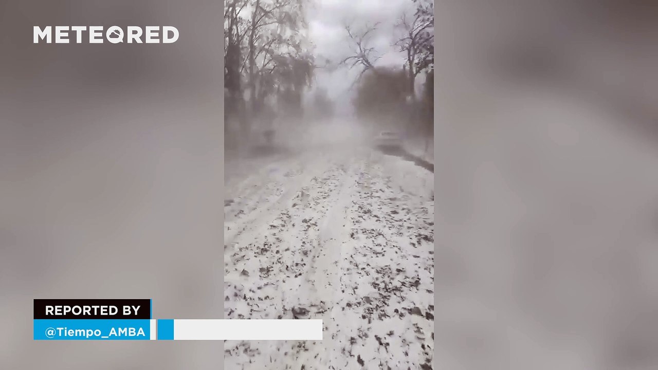 A historic hailstorm blankets the streets of Rosario, Argentina, in white! Two intense storms hit the city in just a few hours.