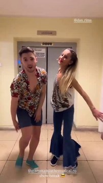 Flavia Mihasan - 07.03.2025 \ Acasă, în sufragerie, la oglindă: flori-cadou. La Sala Palatului: Mamma Mia!, ultima repetiție și spectacolul. Cu Dan Rima, filmând pentru TikTok. Acasă, după spectacol: flori-cadou.