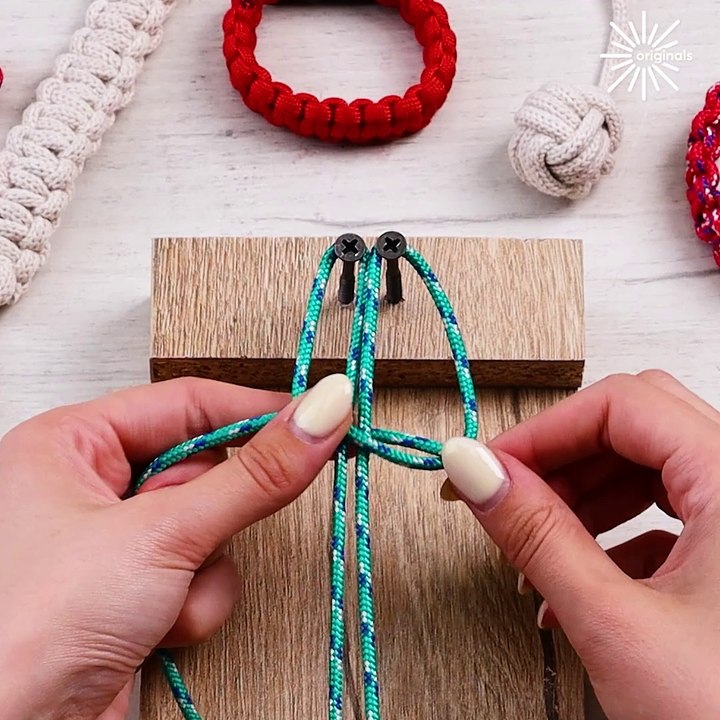 Craft your own cobra paracord survival bracelet DIY!  🌿🔗