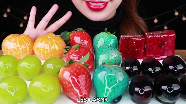 ASMR RAINBOW TANGHULU BLUE STRAWBERRY, DRAGON FURIT CANDIED FRUIT EATING SOUNDS MUKBANG 먹방 咀嚼音