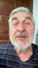 Ünlü oyuncudan protesto yapan öğrencilere dikkat çeken mesaj