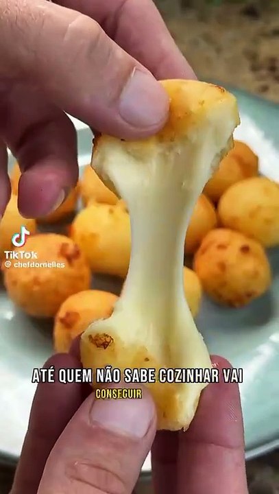 Receita de bolinha de queijo mais rápida do mundo com apenas três ingredientes