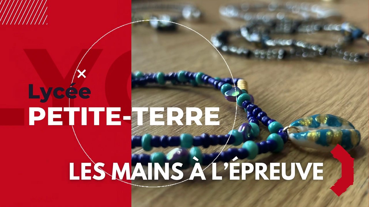 mains à l'épreuve colliers de perles (1)