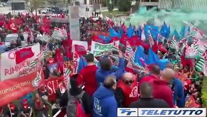Video News - Metalmeccanici, duemila in corteo