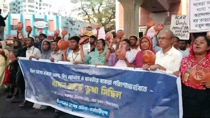 বকেয়া বেতন,বোনাস সহ যাবতীয় পাওনার দা*বীতে টিএনজেড গ্রুপের শ্রমিক-কর্মচারীদের ভূ*খা মি*ছিল