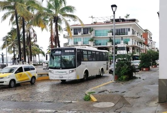 Munguía cambiaría rutas de camiones en el Centro de Puerto Vallarta; remodelará Isla del Cuale