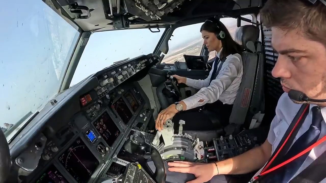 Beautiful Female Pilot Take Off And Landing Her Boeing B737-800 _ Cockpit View _ GoPro