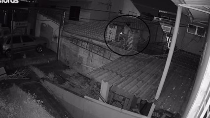 Câmera de segurança flagra homem que invadiu casa em Cascavel