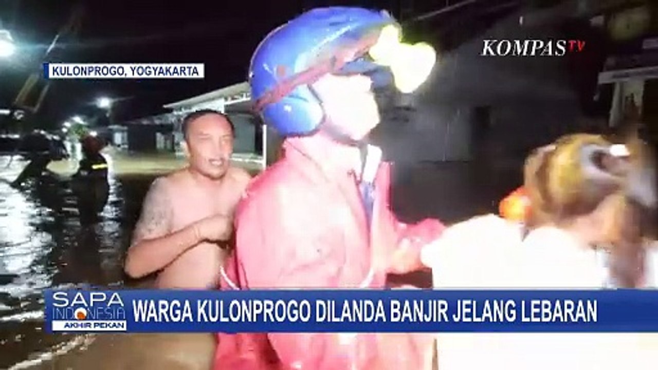 Banjir Landa Kulonprogo, Tim SAR Berjibaku Evakuasi Warga yang Terjebak di Rumah
