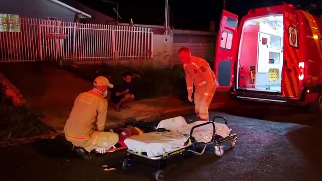 Mulher é atropelada por carro em cima da calçada em Cascavel