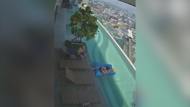 Pure Panic: Terrifying Moment the Earthquake Strikes from a Hotel Rooftop!