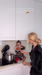 Τούνη: Έφτιαξε πρωινό στην κουζίνα με τον Πάρη - «Αγαπώ να λερώνουμε τον τόπο παρεούλα»