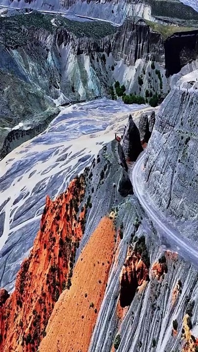 Anjihai Grand Canyon, Shawan, China / Grand Canyon d’Anjihai, Shawan, Chine