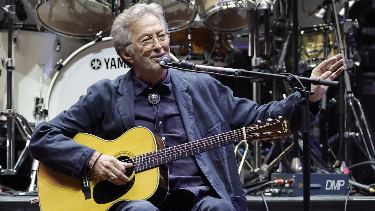 Tanti auguri Eric Clapton: il leggendario chitarrista inglese compie 80 anni