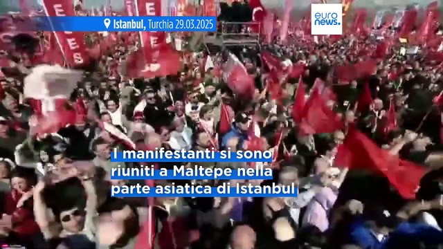Turchia: in migliaia in piazza a Istanbul contro l'arresto di İmamoğlu