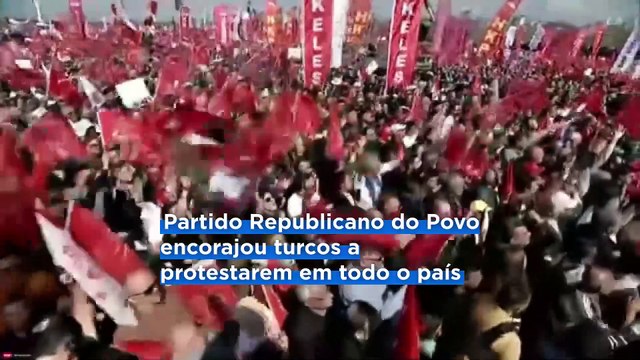 Milhares de pessoas participam na manifestação do CHP em Istambul contra a detenção de Ekrem İmamoğlu
