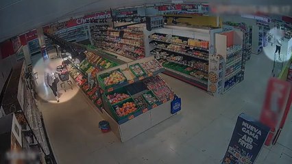 Así robaba un grupo de personas en supermercados de Alicante y Murcia con carros llenos