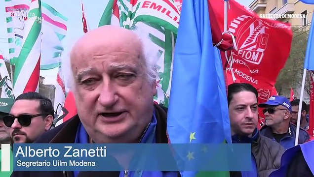 Metalmeccanici in sciopero per il contratto, mille lavoratori in corteo a Modena