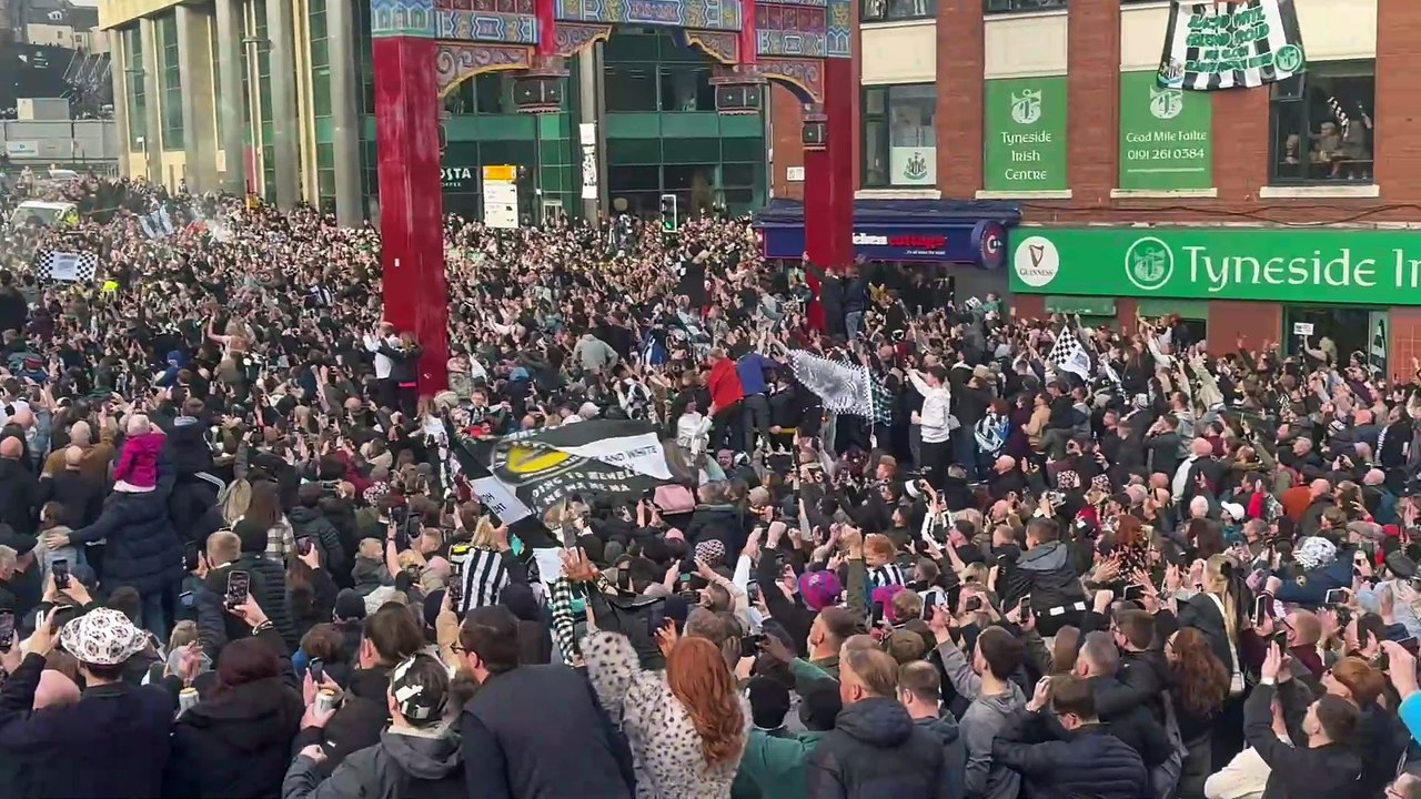Newcastle United bus parade through JAM-PACKED city centre ⚫️⚪️