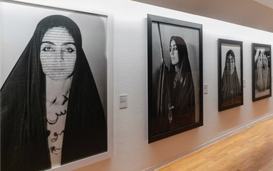 Shirin Neshat al PAC di Milano: «Questa mostra è la storia della mia vita»