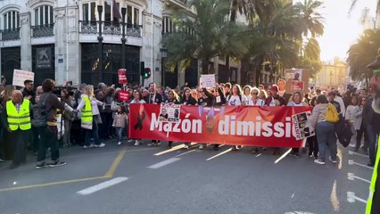 Arranca la manifestación de València para pedir la dimisión de Mazón por su gestión de la DANA con gritos de "el president, a Picassent"
