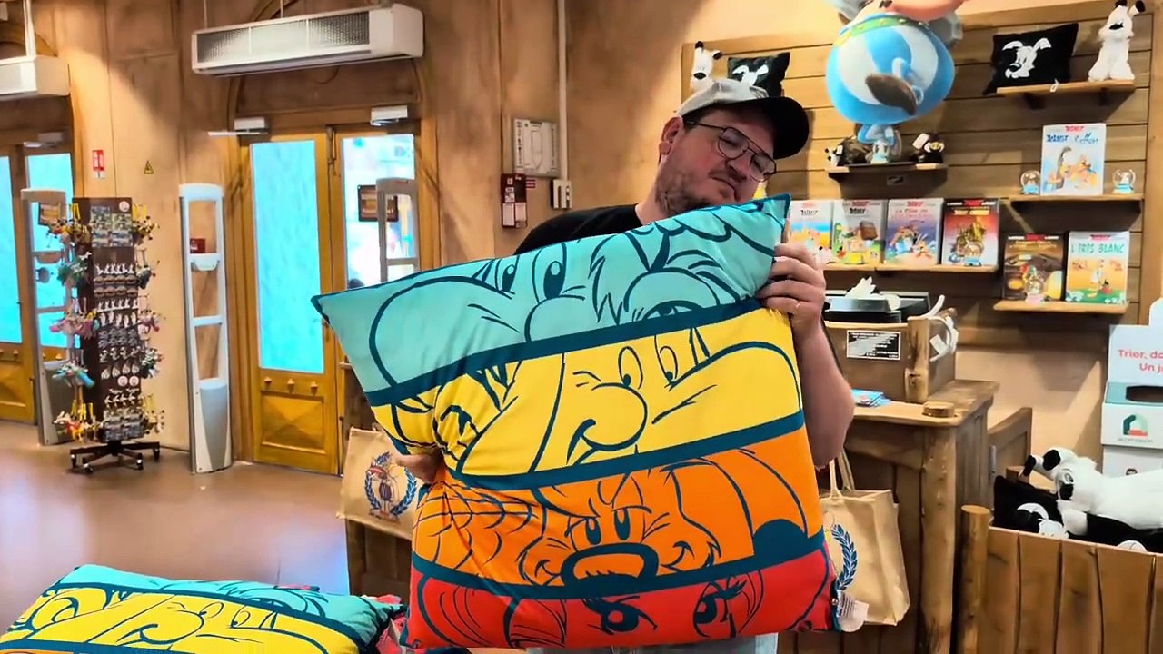Parc Astérix - 3ème Partie : Spéciale merchandising ! (Culotte de Zeus non fournie ! 🤣)