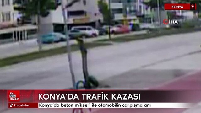 Konya'da beton mikseri ile otomobilin çarpışma anı