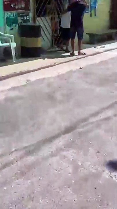 Após família ser feita refém, líder comunitário é detido em Cajazeiras; morador é baleado durante ação