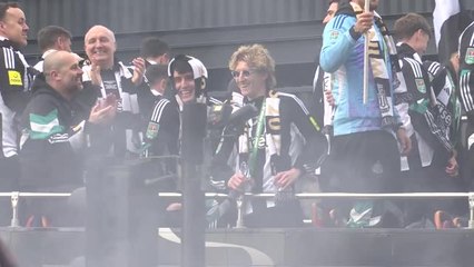 Newcastle - Marée humaine incroyable dans les rues de la ville après le sacre en League Cup