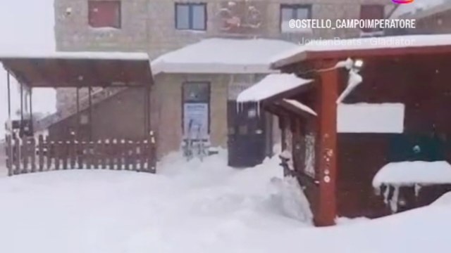 Maltempo, ecco le immagini della bufera di neve a Campo Imperatore