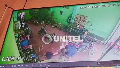 Video: Hombre rocía con gasolina y le prende fuego a otra persona en Mapiri