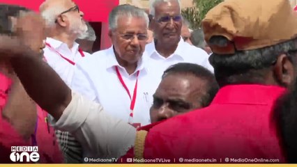 ചെഞ്ചുവപ്പണിഞ്ഞ് മധുര, മുദ്രാവാക്യം വിളികളുമായി സഖാക്കൾ,നേതാക്കള്‍ പാർട്ടി കോൺഗ്രസ് വേദിയിൽ