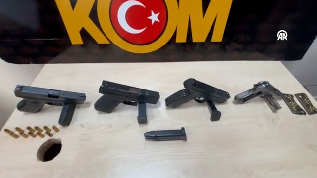 Adana'da ruhsatsız 4 tabanca ele geçirildi, 3 zanlı tutuklandı