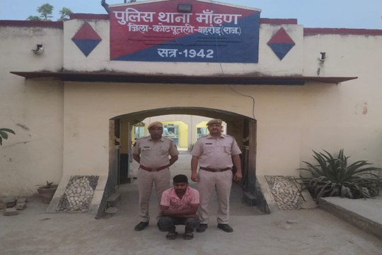 Police Action : मांढण थाना पुलिस की कार्रवाई : अवैध हथियार के साथ एक आरोपी गिरफ्तार